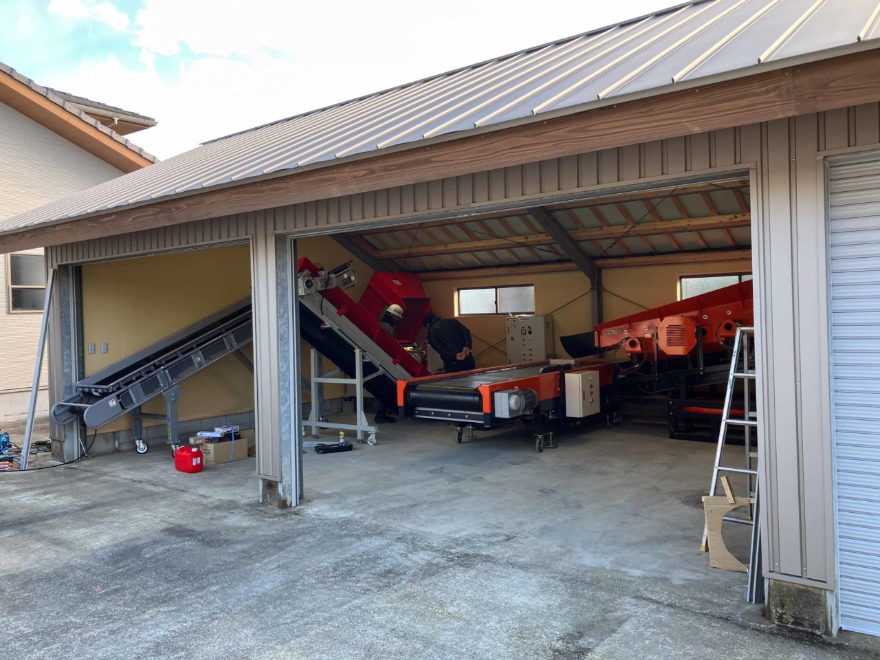 建屋内に破砕機