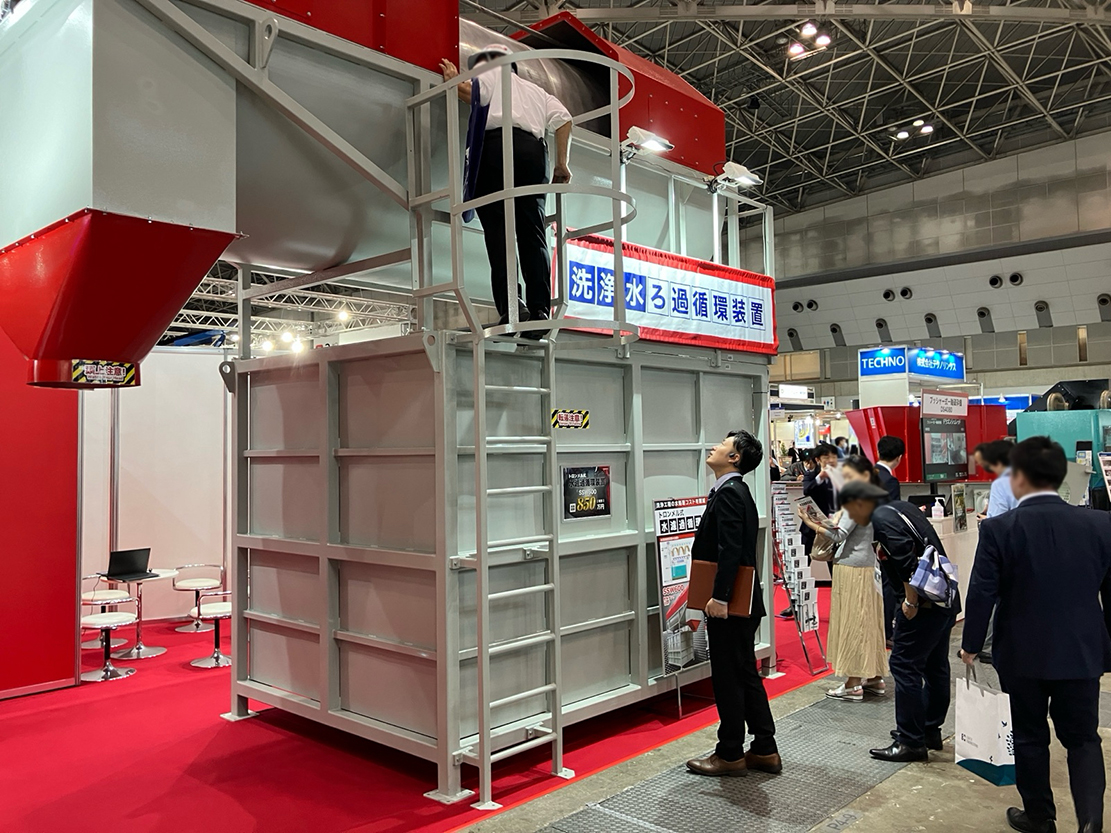 トロンメルは上に登ってご覧いただけます