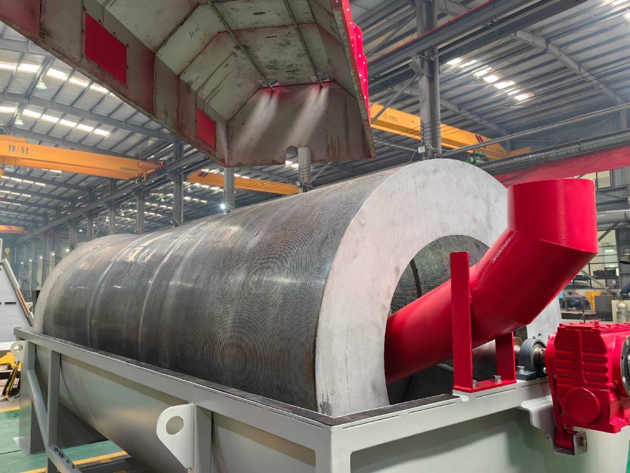 効率よく残渣物を排出する螺旋状のバッフル板