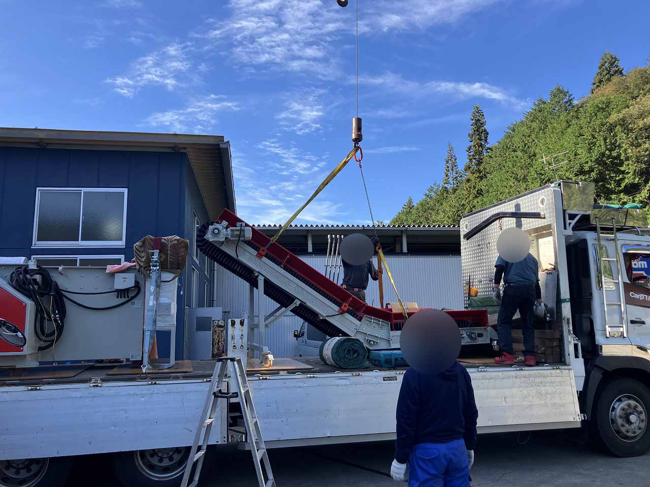 コンベア荷下しの様子