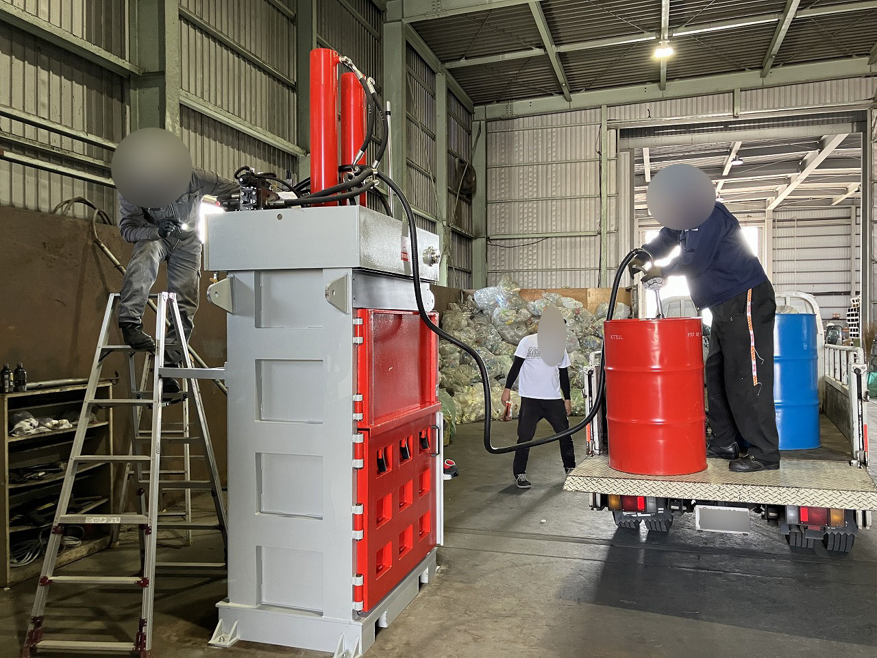 油圧油給油の様子